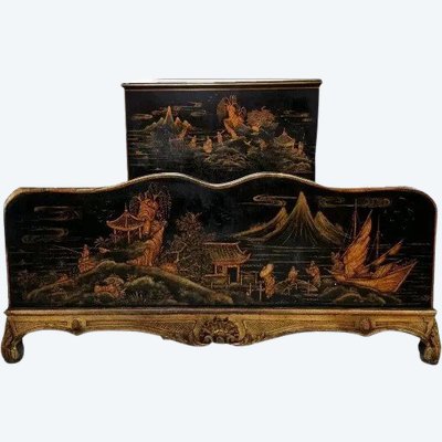 Lit Chinois Ancien En Bois Sculpté