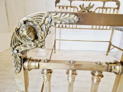 Letto in ottone antico, periodo Art Nouveau, dettagli in bronzo Eros