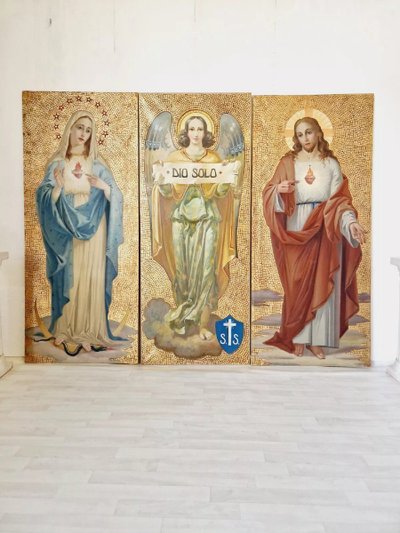 Trittico di dipinti religiosi ad olio su fondo dorato €4.995