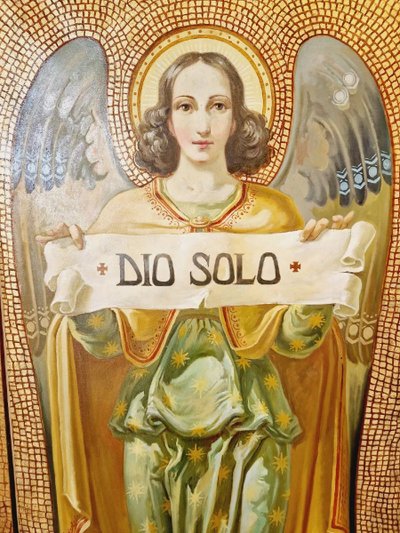 Triptych of Religious Oil Paintings on a Golden Background €4,995