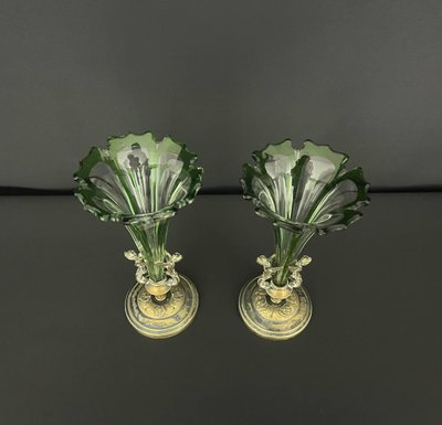 Paire De Vases Cornets En Cristal Doublé Vert Et Monture En Bronze