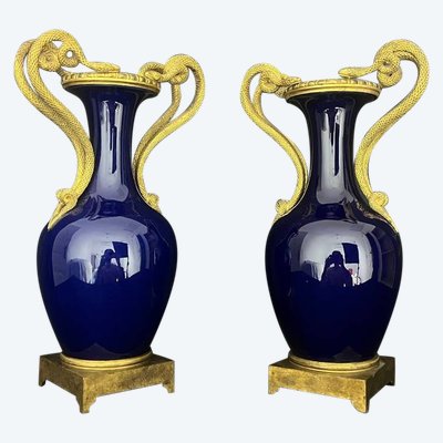 Paire De Vases En Porcelaine Bleu De Sèvres Et Bronze Doré