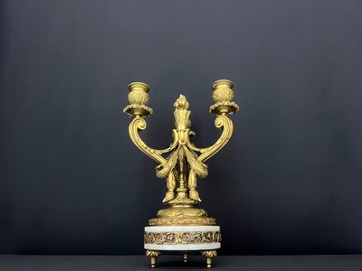 Candelabro in bronzo dorato, periodo Napoleone III, stile Luigi XVI.