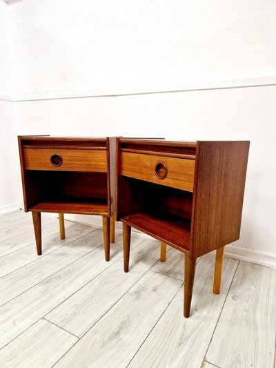 Ein Paar Mid-Century Teak Nachttische