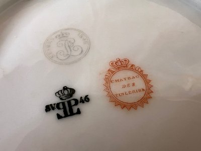 Rara tazza in porcellana di Sèvres - Monogramma imperiale "LP" e marchio del Castello delle Tuileries