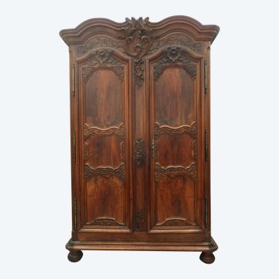 Armoire lyonnaise en noyer époque XVIIIème