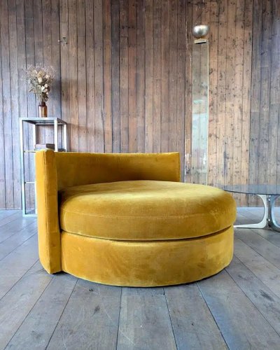 Round velvet armchair