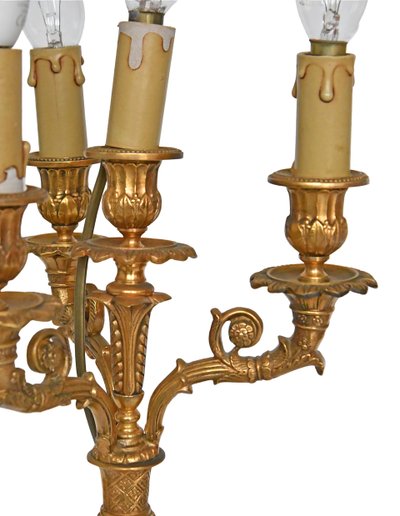 Coppia di candelabri in bronzo decorati con Putti che reggono corni dell'abbondanza