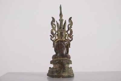 Buddha ornato di bronzo Jambupati.