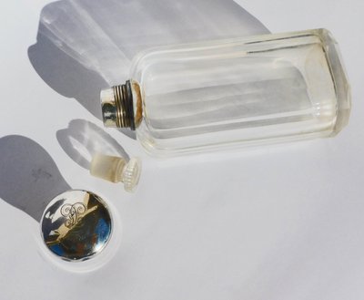 Nécessaire De Toilette Flacon Parfum et un à Poudre en Cristal Et Argent XIXe