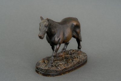 Cheval de trait en bronze miniature XIXe Patine brun foncé