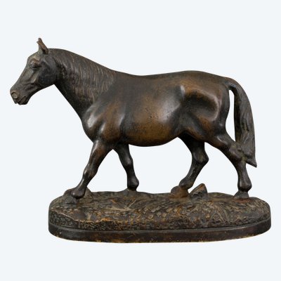 Cavallo da tiro in bronzo in miniatura del XIX secolo con patina marrone scuro