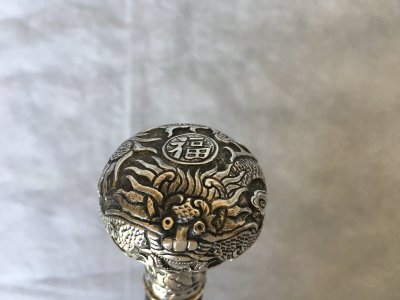 Bastone in bronzo del XIX secolo proveniente dalla Cina o dall'Indocina con decorazione a drago e asta in legno di ferro