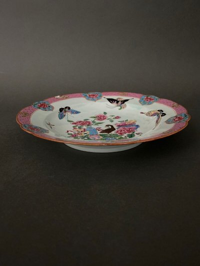 19th century Chinese plate with butterfly decoration