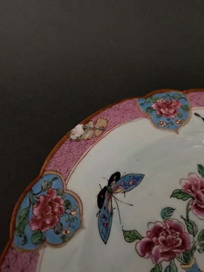 19th century Chinese plate with butterfly decoration