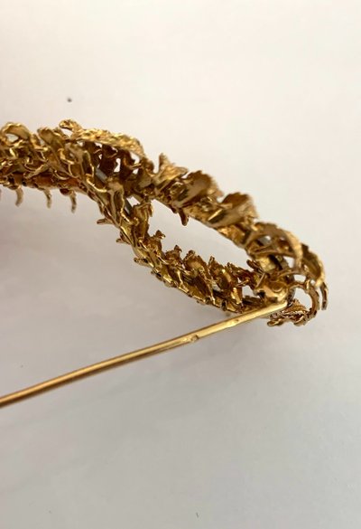 18-carat gold brooch, brilliants and naturalistic design