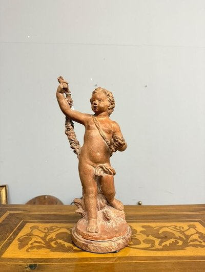 Sculpture ancienne d'un chérubin en fête en terre cuite, fin du XVIIIe siècle, France, h35 cm