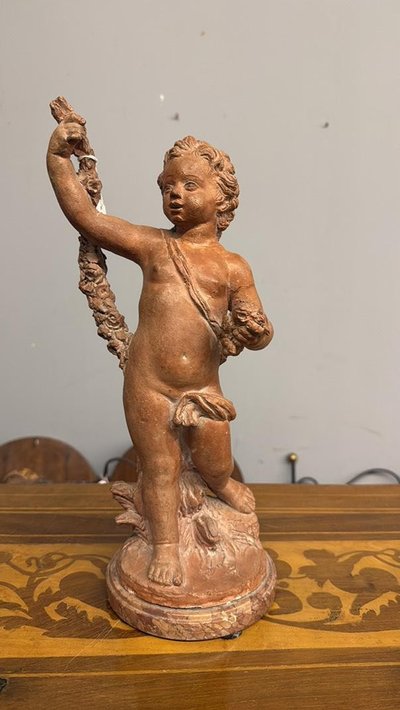 Sculpture ancienne d'un chérubin en fête en terre cuite, fin du XVIIIe siècle, France, h35 cm