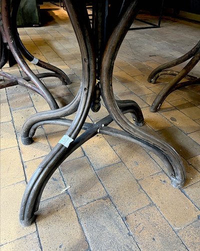 Lot de 20 tables thonet en marbre