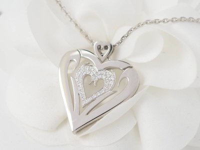 Collana a cuore in oro bianco e diamanti