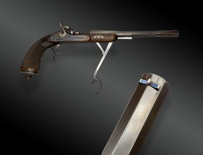 Coffret nécessaire contenant un pistolet GASTINNE RENETTE système GHAYE. France, Saint-Etienne, 1886