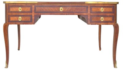 Bureau plat de style Louis XV en marqueterie 