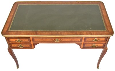 Bureau plat de style Louis XV en marqueterie 