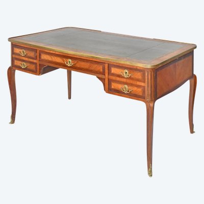 Bureau plat de style Louis XV en marqueterie 