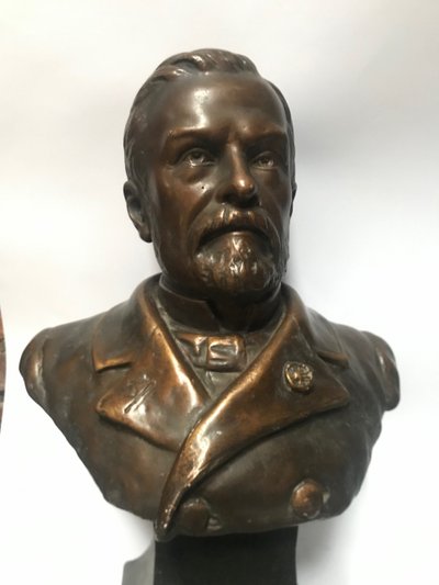 Buste de PASTEUR Louis signé A .JOLIVEAUX  patine bronze médaille.