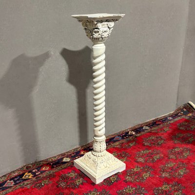 Colonne en bois sculpté du XIXe siècle