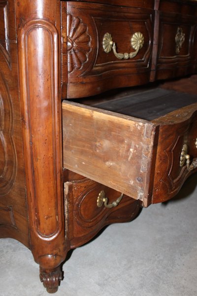 Provençal Crossbow Chest of Drawers in Walnut 18th Century