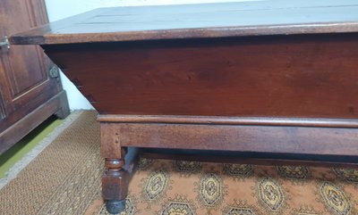 18th century Maie table in walnut