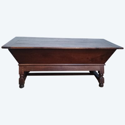 18th century Maie table in walnut