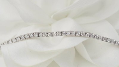 White gold and 1ct diamond river bracelet