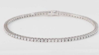 White gold and 2.50ct diamond river bracelet