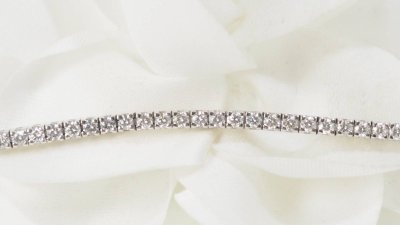 White gold and 2.50ct diamond river bracelet