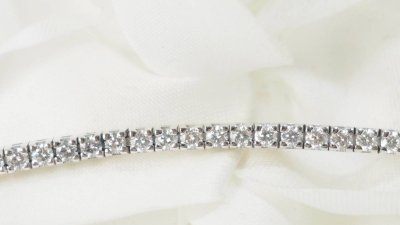 White gold and 2.50ct diamond river bracelet