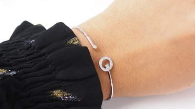 Bracciale rigido flessibile in oro bianco e diamanti