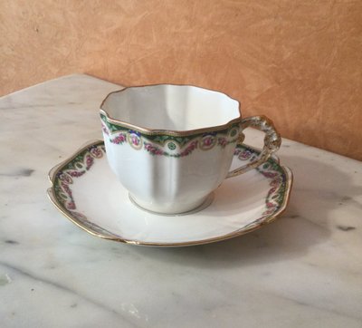 Un Service En Porcelaine à Thé Et à Café.