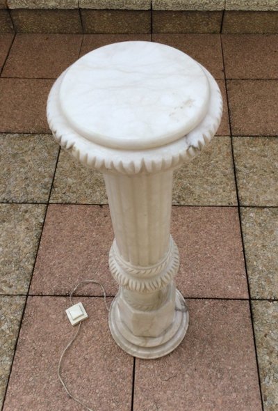 Colonne En Marbre Sculpté