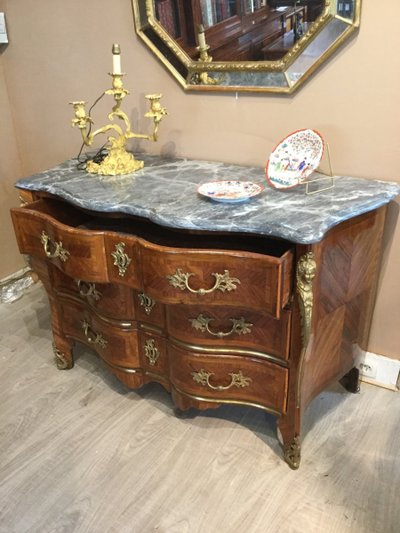 Louis XV chest of drawers in crossbow