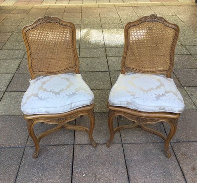 Paire de  Chaises Louis XV Cannées à Dossier ''à La Reine''