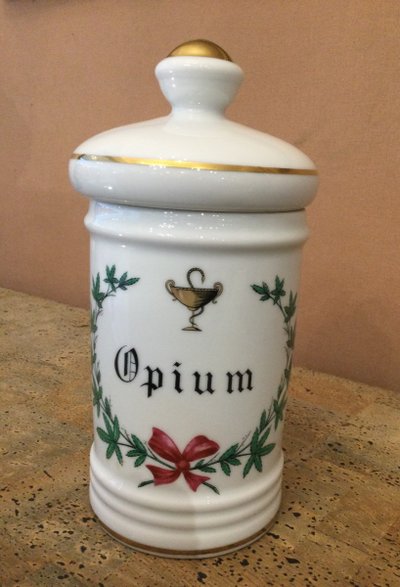 Un Pot à Pharmacie Marqué Opium