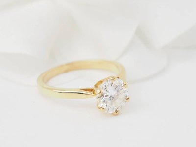 Yellow gold and 1.59ct diamond solitaire ring