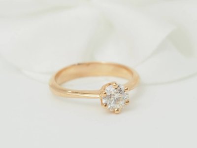 Solitaire ring in rose gold and certified 0.69ct diamond