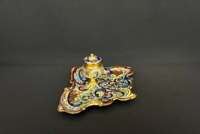 Antikes Tintenfass aus Cloisonné-Emaille und vergoldeter Bronze – spätes 19. / frühes 20. Jahrhundert