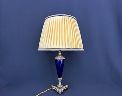 Elegante lampada da tavolo in porcellana e bronzo dorato