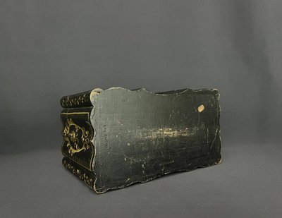 Antique Cigar Box in Black Lacquer and Mother-of-Pearl - 19th Century