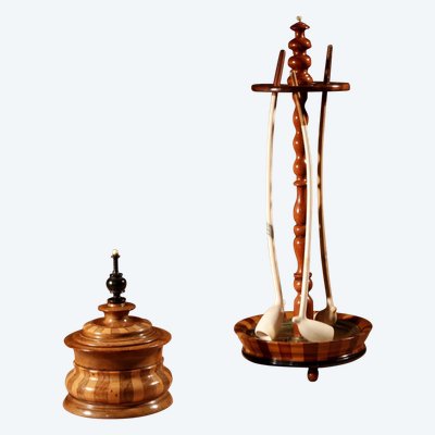 Treen, Tobacco Interest, Set of a Mahogany Barrel Pipe Stand and its Mahogany Tobacco Box