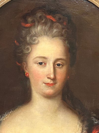 French School - Oval Portrait of a Woman from the 18th Century H 90 Cm